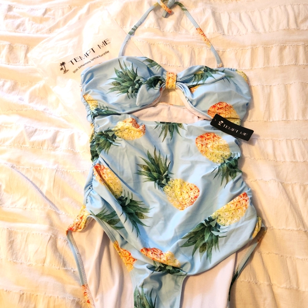 Women's halter style keyhole bathing suit with cute pineapple print! 🍍🍍